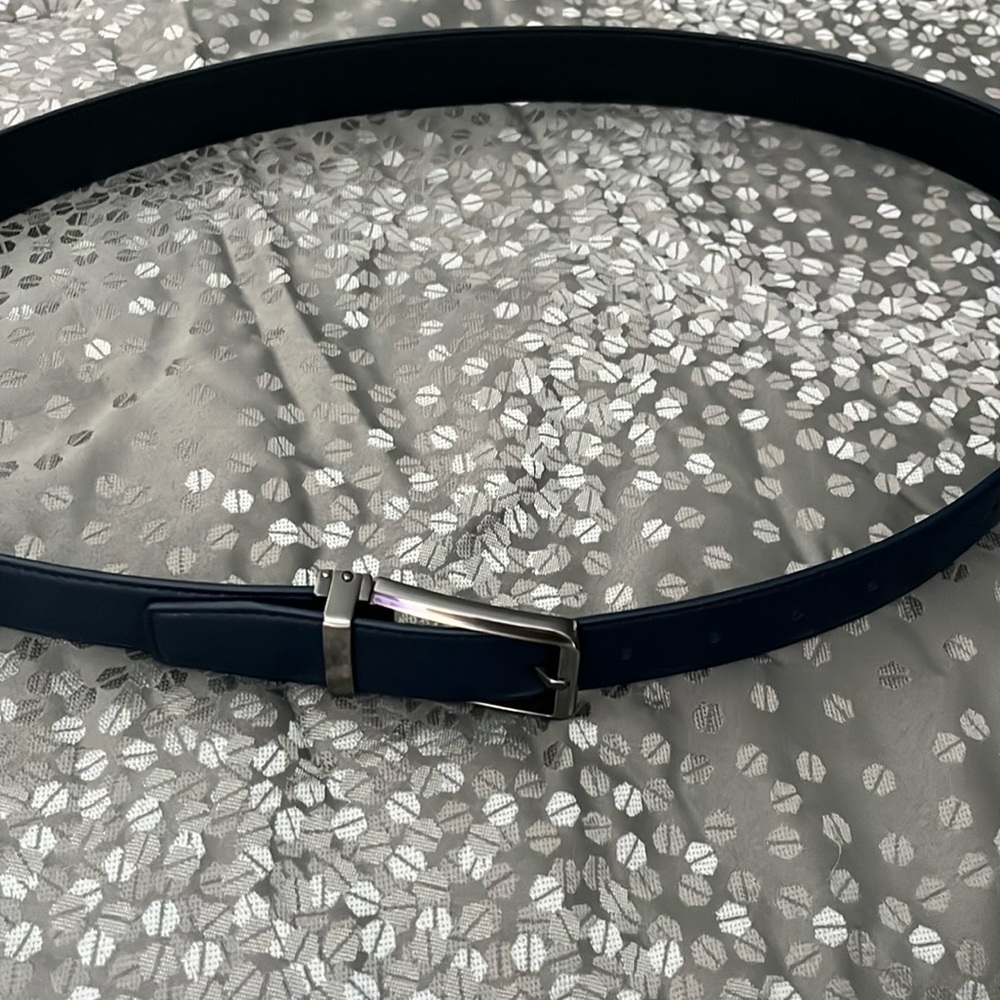 Stylish reversible belt. Blue/black with silver buckle